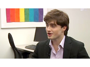 ダニエル・ラドクリフが、LBGTの青少年のための自殺防止の公共広告に出演 画像