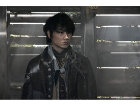 綾野剛、不老不死の怪物を熱演「フランケンシュタインの恋」放送開始！怪物発生イベントも 画像