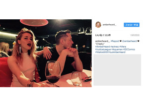 アンバー・ハード、うわさの新恋人とのツーショットを披露 画像