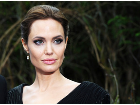 アンジェリーナ・ジョリー、母の日は次男とディナーに 画像