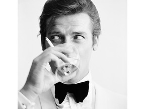 ３代目ジェームズ・ボンドのサー・ロジャー・ムーア、89歳で死去 画像