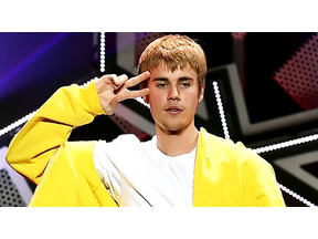 ジャスティン・ビーバー、目尻近くの十字架の新タトゥーが意味深？ 画像