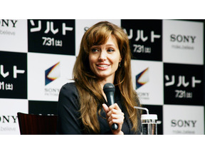 アンジェリーナ・ジョリー「話ができる友達はいない」と告白 画像