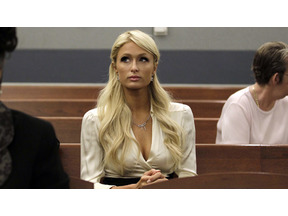 パリス・ヒルトン、自身のブランド宣伝のために来日するも空港で足止め 画像