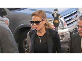 リンジー・ローハン、保釈直後に10代のホームレスたちの施設を訪問 画像