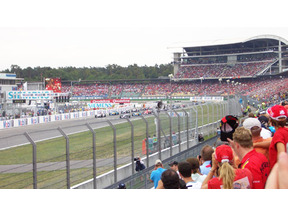 映画にまつわるファッション小噺 vol.13　案外、かっこいい!?　F1レーサー 画像