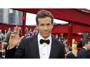 今年の「最もセクシーな男性」は“今年のベイブ”スカヨハの夫ライアン・レイノルズ 画像