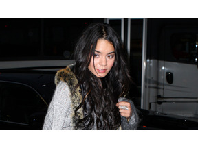 ザック・エフロンと破局直後のヴァネッサ・ハジェンズ、ベガスで女友達と誕生パーティ 画像