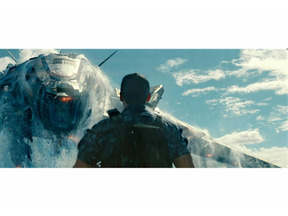 浅野忠信、テイラー・キッチュらと謎の巨大物体と戦う！『バトルシップ』金ロー放送 画像