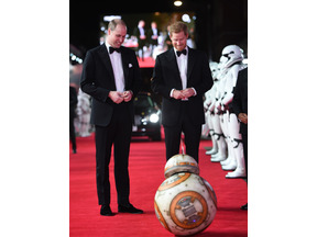 『最後のジェダイ』に出演したウィリアム王子＆ヘンリー王子、プレミアに登場 画像