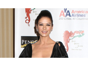 キャサリン・ゼタ＝ジョーンズ、躁うつ病治療を受けていた 画像