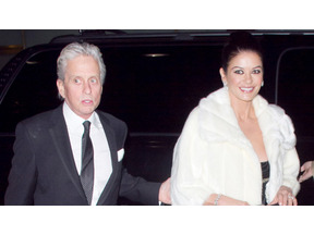 マイケル・ダグラス、躁うつ病治療を告白した妻キャサリンを「誇りに思う」 画像