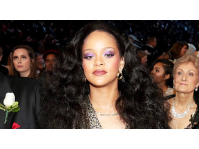 リアーナ、グラミー賞のパーティーでお腹を隠す仕草…妊娠説が加速！ 画像