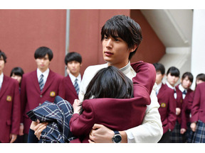 小栗旬の花沢類登場！「10年前と変わらない」と感動の声…「花のち晴れ」第3話 画像