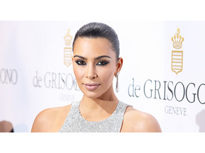 キム・カーダシアン、ホワイトハウスへ！トランプ大統領と2ショット写真 画像