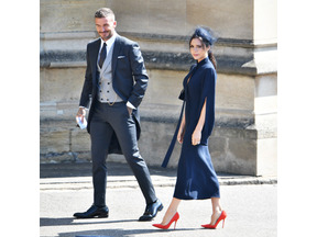 ベッカム夫妻、ロイヤルウェディングで着用の服をチャリティー活動に寄付 画像