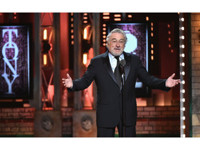 ロバート・デ・ニーロ、トニー賞受賞式でトランプ大統領にFワードで吠える 画像