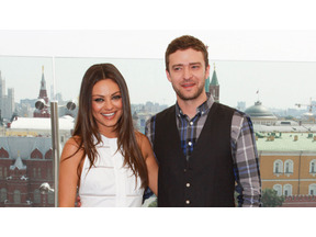 ミラ・クニス、得意のロシア語でジャスティン・ティンバーレイクの窮地を救う  画像