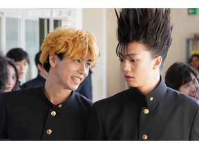 賀来賢人と伊藤健太郎の“スケバン”ぶりに「可愛くて嫉妬」の声も…「今日から俺は！！」1話 画像