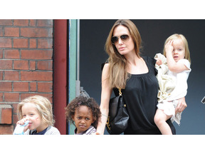 今度は『スマーフ』鑑賞　ブランジェリーナ一家、日曜にロンドンのお気に入り映画館へ 画像