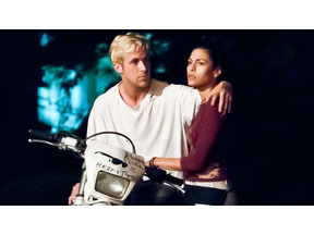 ライアン・ゴスリング、7歳年上のエヴァ・メンデスとディズニーランドでデート 画像