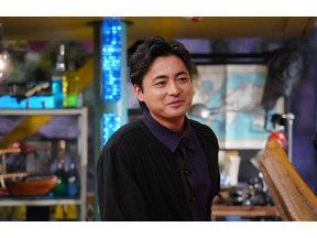 山田孝之、手押し相撲対決で松本潤とハグ!? 「嵐にしやがれ」 画像