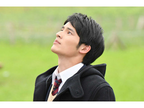 岡田健史扮する社会人“晶”に「イケメン炸裂」の声、“平成2018年”はトレンド入り…「中学聖日記」最終話 画像