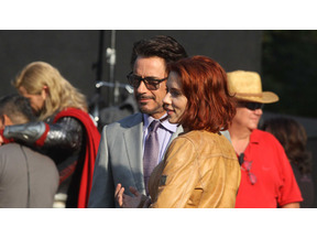 ロバート・ダウニー・Jr.、撮影中に誤ってスカーレット・ヨハンソンにパンチ！ 画像