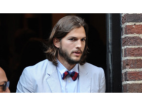 デミ・ムーアと破局危機で窮地のアシュトン・カッチャーに、浮気相手が口止め料要求 画像