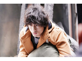 坂口健太郎のパーマヘアに「どストライクすぎ」の声…「イノセンス～冤罪弁護士～」第1話 画像