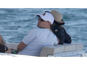 レオナルド・ディカプリオ、うら若きモデル2人を手玉にとる二股交際？ 画像