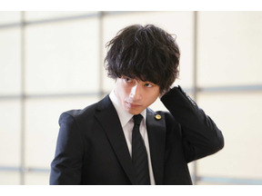 坂口健太郎の黒スーツに「可愛い」「最高」の声殺到「イノセンス～冤罪弁護士～」3話 画像