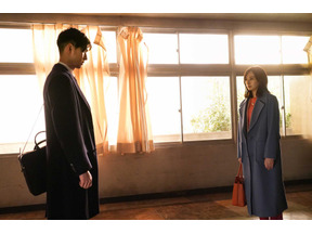 万智と留守堂の過去が明らかに！大石静の脚本を評価する声も…「家売るオンナの逆襲」第5話 画像