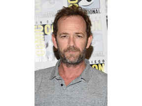 ルーク・ペリーが死去…「ビバヒル」「リバーデイル」共演者たちがお悔やみ 画像