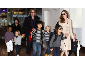 ブラッド・ピット、アンジーと6人の子供たちを連れて2年ぶりの来日 画像