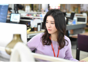 吉高由里子＆中丸雄一のキスに「可愛い」の声…「わたし、定時で帰ります。」1話 画像