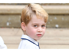 ジョージ王子、6歳に！ キャサリン妃撮影による記念写真で「歯が抜けた」姿を披露 画像