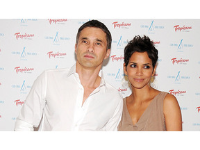 カイリー・ミノーグ、ハル・ベリーと婚約した元カレを祝福ツイート 画像