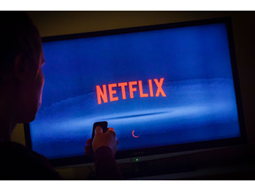 スクリーンとベッドが一体化！Netflixほか動画配信を堪能できるスマートベッドが登場 画像