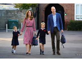 シャーロット王女、ジョージ王子と同じ学校に初登校！ポニーテール＆制服姿披露 画像