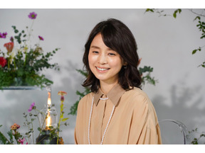 石田ゆり子、パリで「愛の讃歌」を歌う「アナザースカイII」 画像