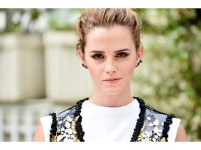 エマ・ワトソンがファンにクリスマスプレゼント 『ハリポタ』メンバーとの再会写真 画像