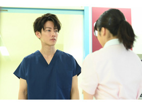 佐藤健のドS＆白衣に「ずるい…」ファン歓喜　「恋はつづくよどこまでも」第1話 画像