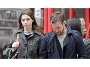 アン・ハサウェイ、役作りで1日500カロリーの過激なダイエット実行説を否定 画像