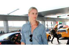 シャーリーズ・セロン、衝撃画像流出ネタでエイプリル・フールに世間を騒がす 画像