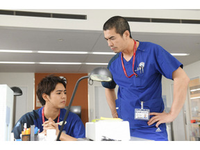 片寄涼太“田中”に声援、衝撃のラストには怒りと悲しみ渦巻く…「病室で念仏を唱えないでください」4話 画像