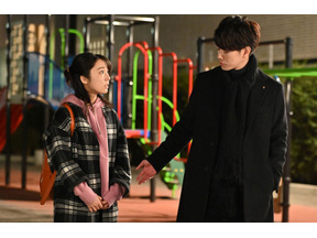 佐藤健のバックハグに「令和のあすなろ抱き！」「歴史的」の声殺到…「恋つづ」8話 画像