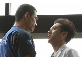 ムロツヨシ“濱田”の正義に「アツくなった」と感動の声…「病室で念仏を唱えないでください」8話 画像