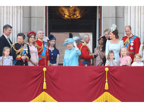 エリザベス女王の誕生日を王室メンバーがSNSで祝福 ヘンリー王子一家はビデオコール 画像