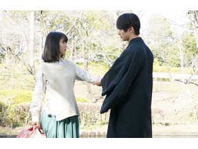 浜辺美波と横浜流星に原作ファンから「漫画そのまま」の声…「私たちはどうかしている」1話 画像